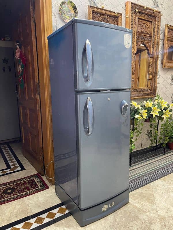 LG refrigerator (no frost) is for sale 1