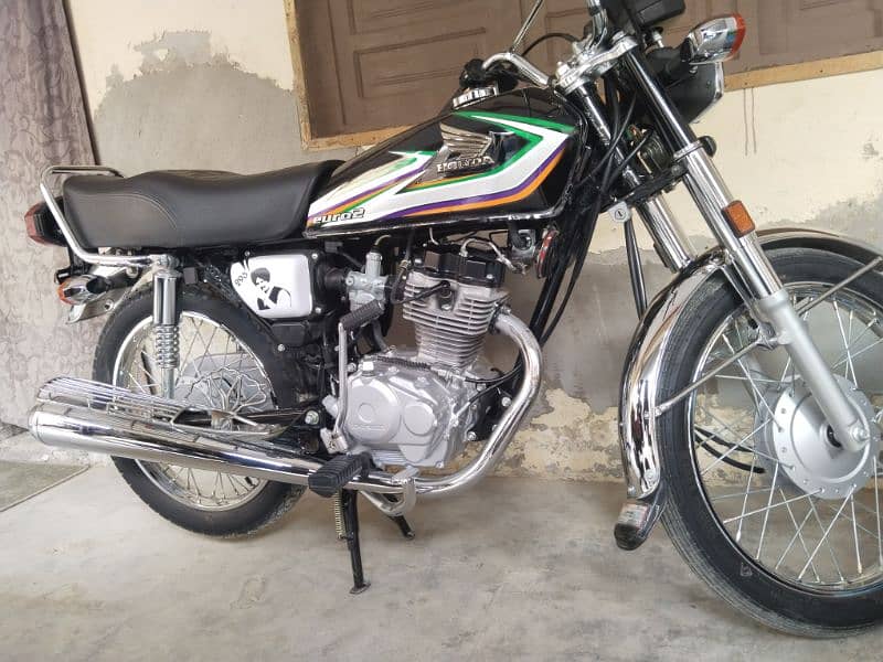 Honda 125  10/10 New pati bilkul bike new serious customer contact 0