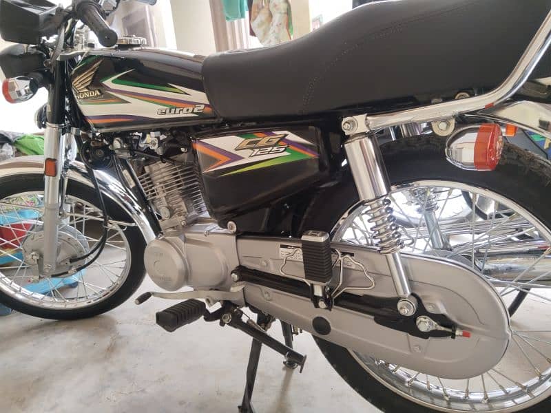 Honda 125  10/10 New pati bilkul bike new serious customer contact 1