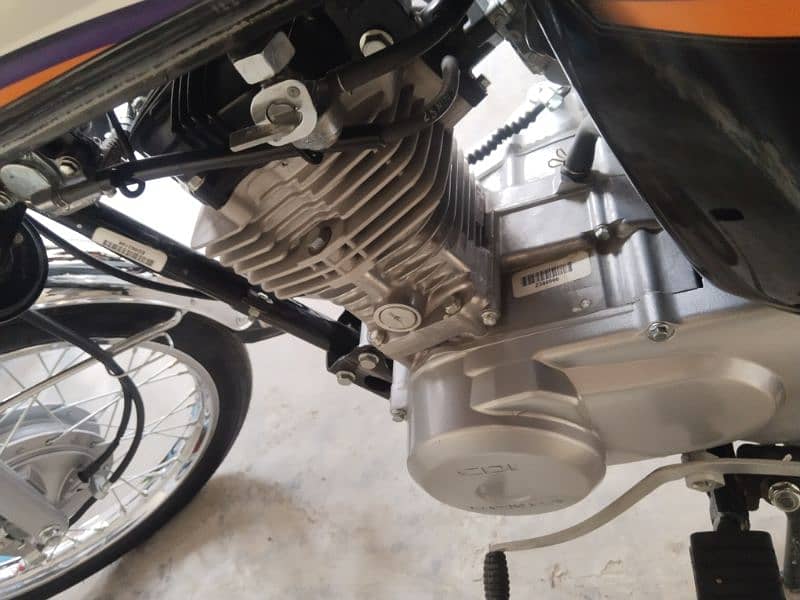 Honda 125  10/10 New pati bilkul bike new serious customer contact 7