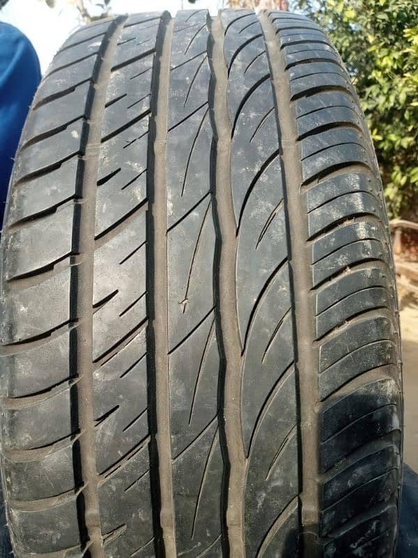 Hyundai Elantra tyre  2 month use hue hain 0