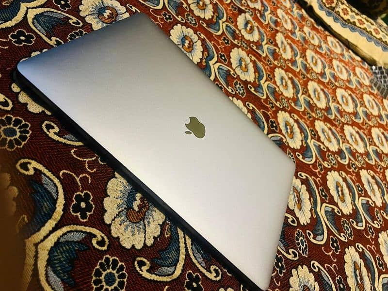 MacBook Pro (15-inch, 2018) 1