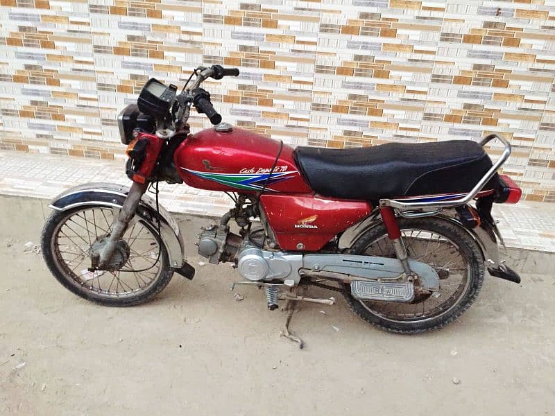 I am selling my genuine Honda CD 70 6