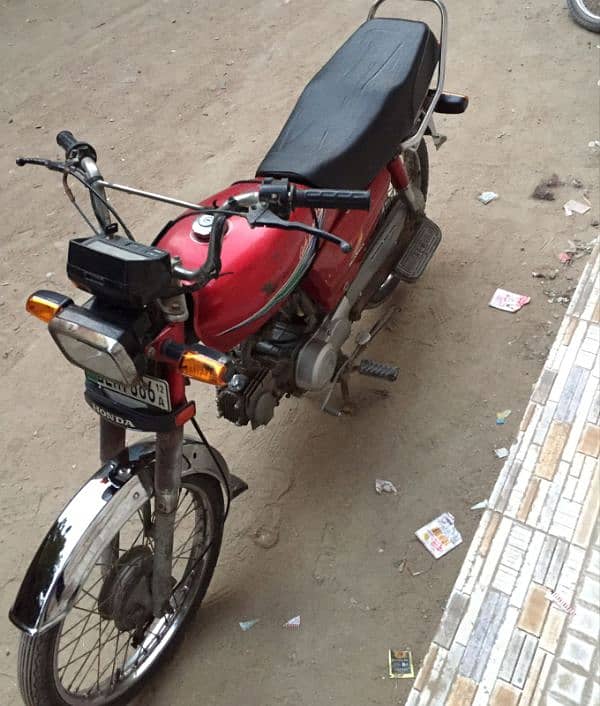 I am selling my genuine Honda CD 70 8