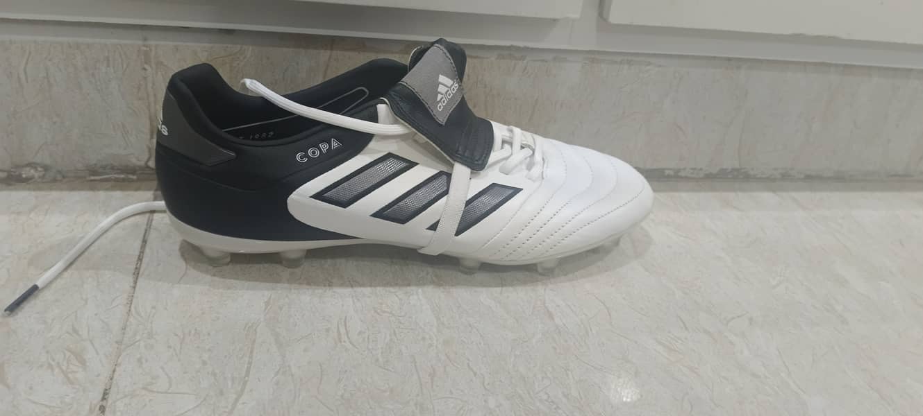 Adidas Gloro 17.2 BRAND NEW 1