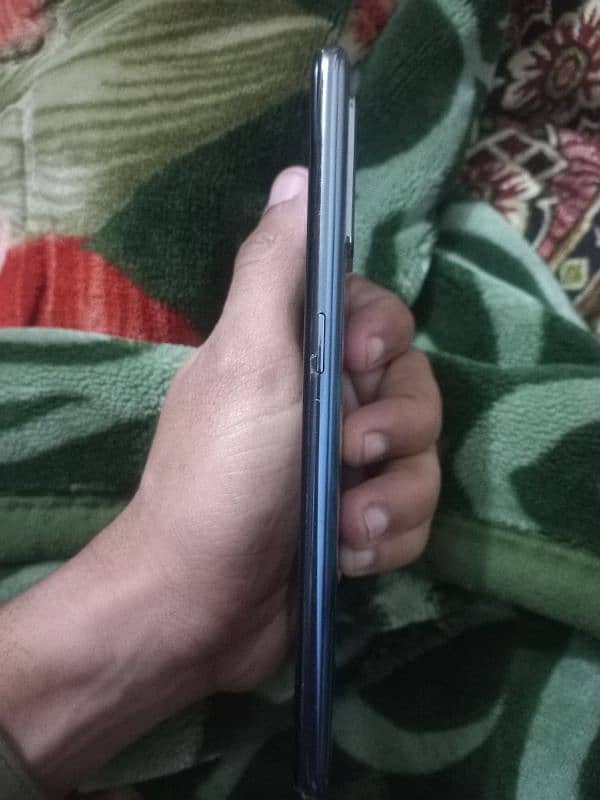 oppo f19 with full packing 3