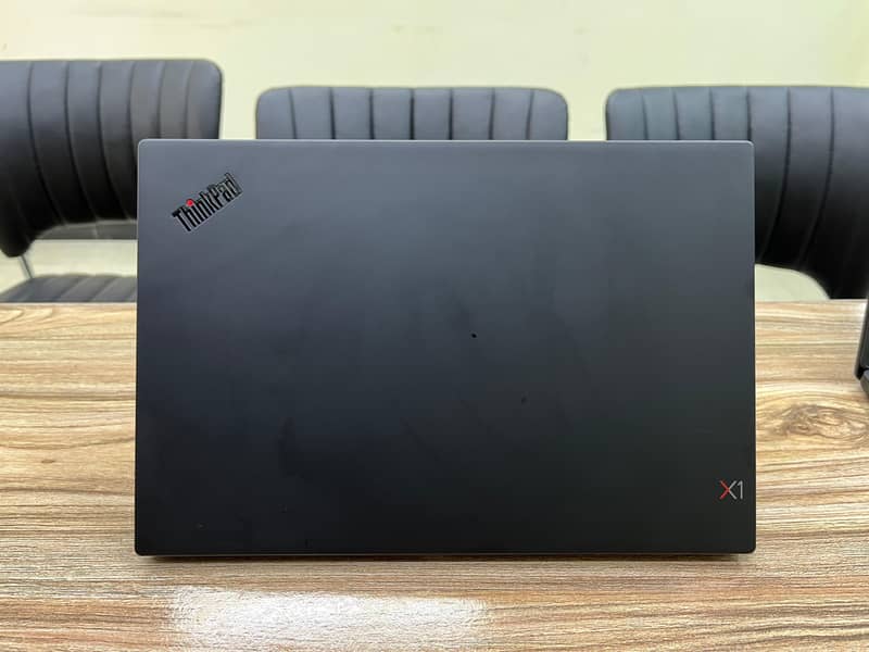 Lenovo ThinkPad X1 Carbon Gen7 - Core i5 (8th Gen), 8GB RAM, 256GB SS 7