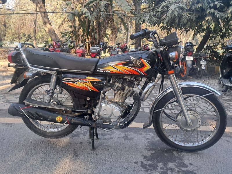 Honda CG 125 black color 4