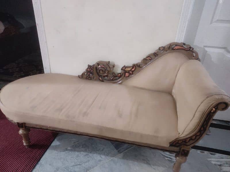 Sofa and dewan for sale in good condition 4