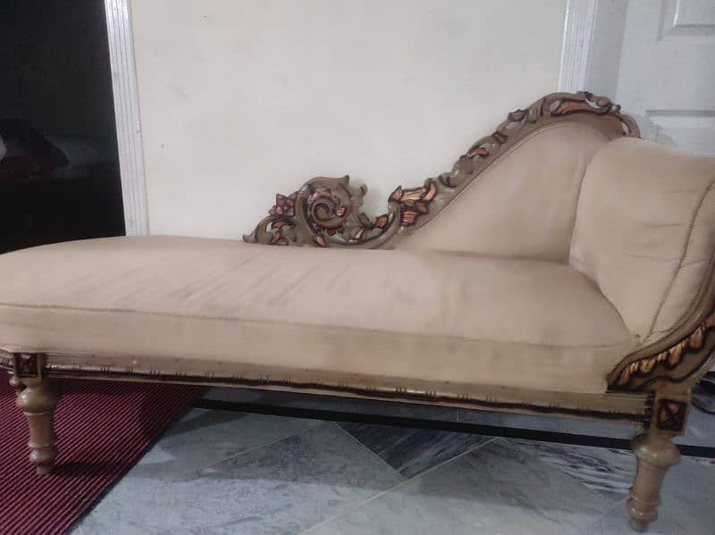 Sofa and dewan for sale in good condition 5