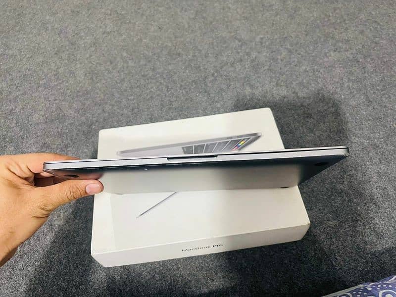 Apple MacBook Pro 13-inch,2019, 8Gb/256Gb 1st read note in description 9