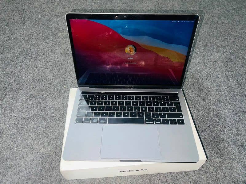 Apple MacBook Pro 13-inch,2019, 8Gb/256Gb 1st read note in description 11