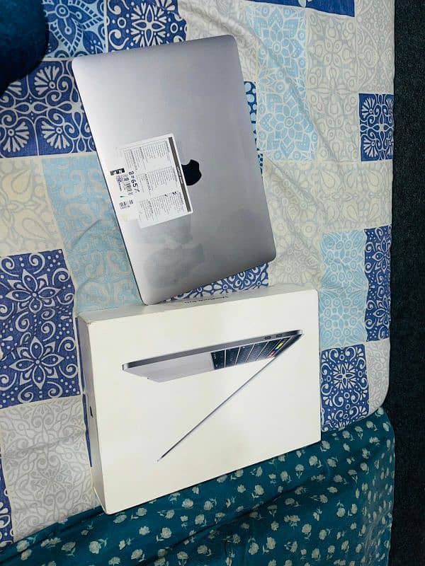 Apple MacBook Pro 13-inch,2019, 8Gb/256Gb 1st read note in description 19