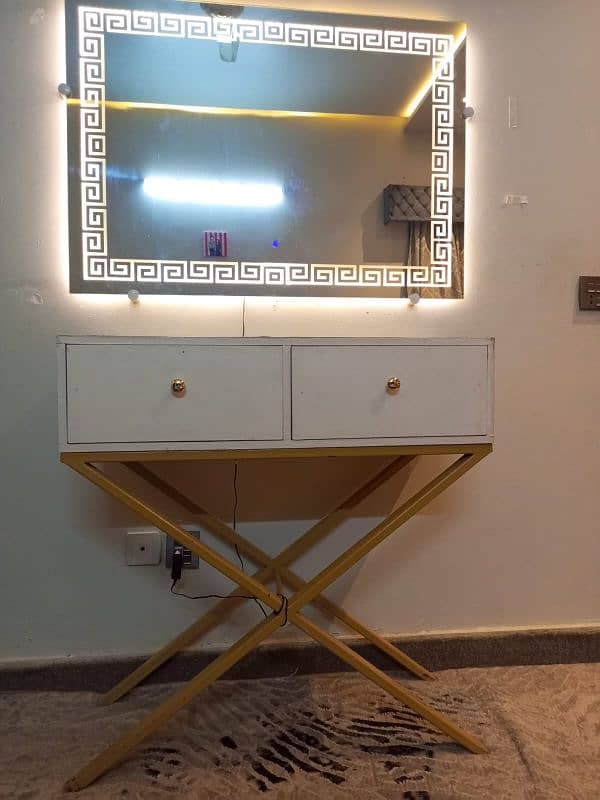 dressing with led light mirror 2