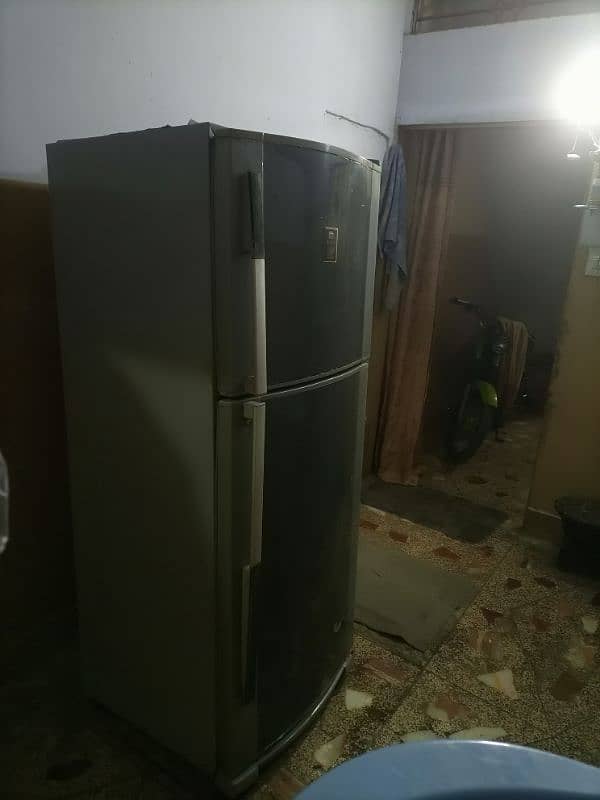 Dawlance jumbo fridge plz add details parhen 03112332537 6