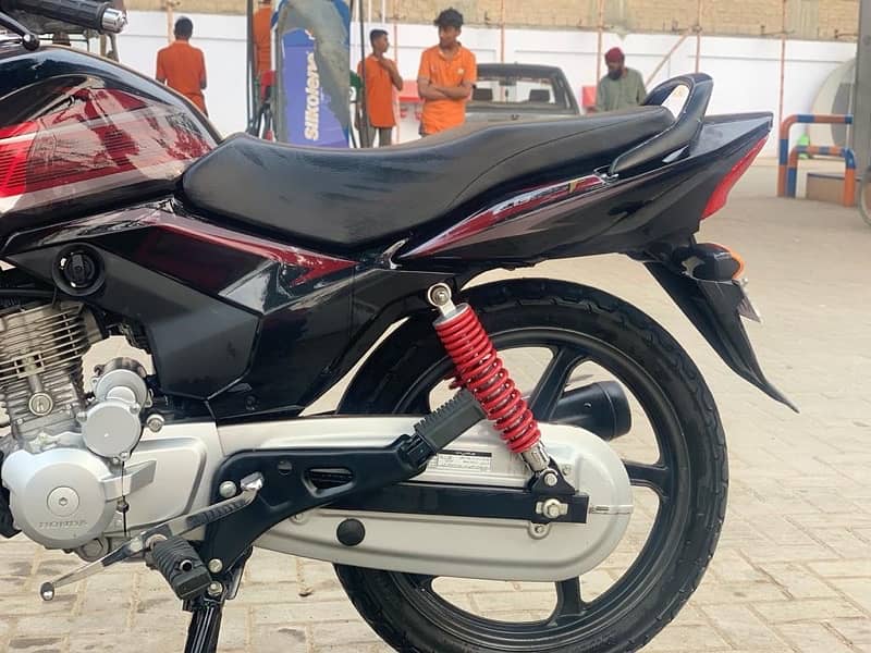 honda cb-125f in new condition 1