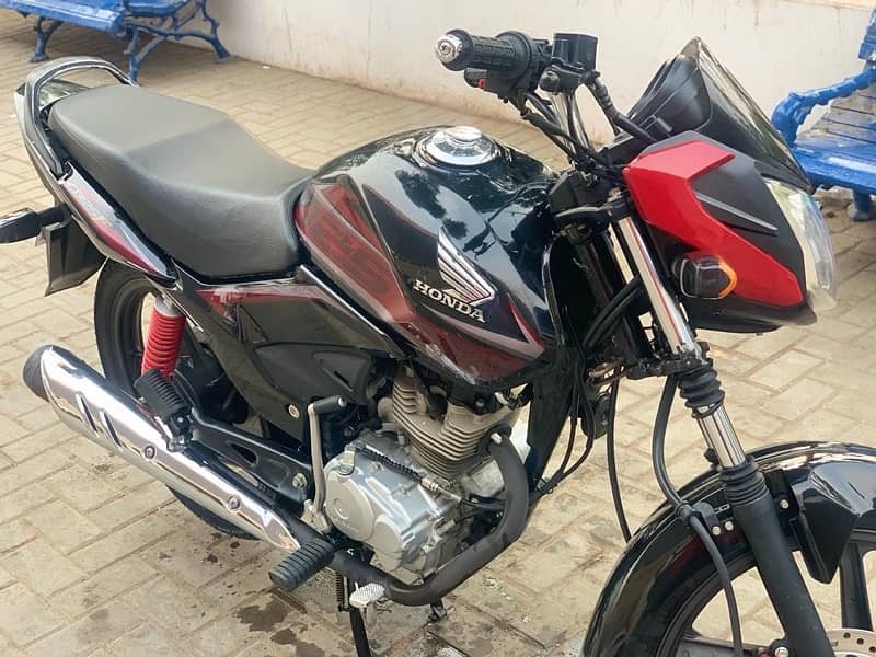 honda cb-125f in new condition 4