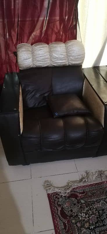 5 seater sofa set and Centre table 0