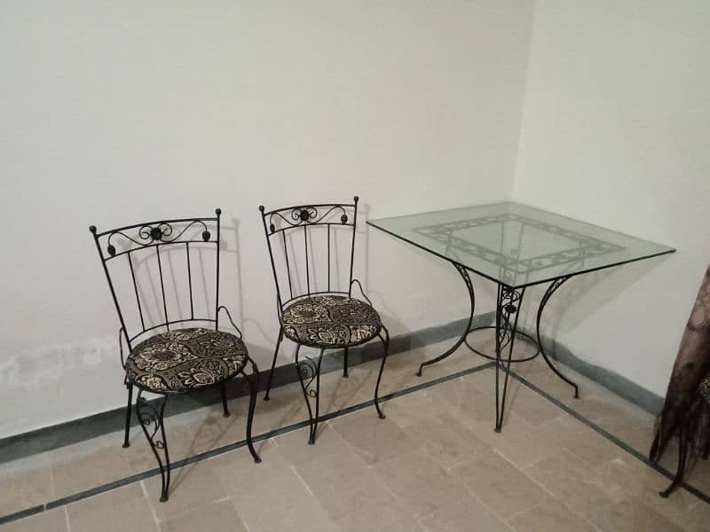 IRON GLASS DINING TABLE ( 12 MM GLASS)DINING TABLE GOOD CONDITION 0