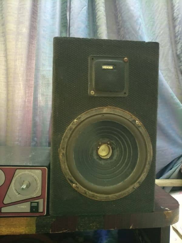 Amplifier and Speakers 4