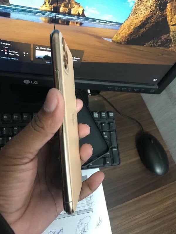 IPhone 11 Pro Max Golden Colour 2