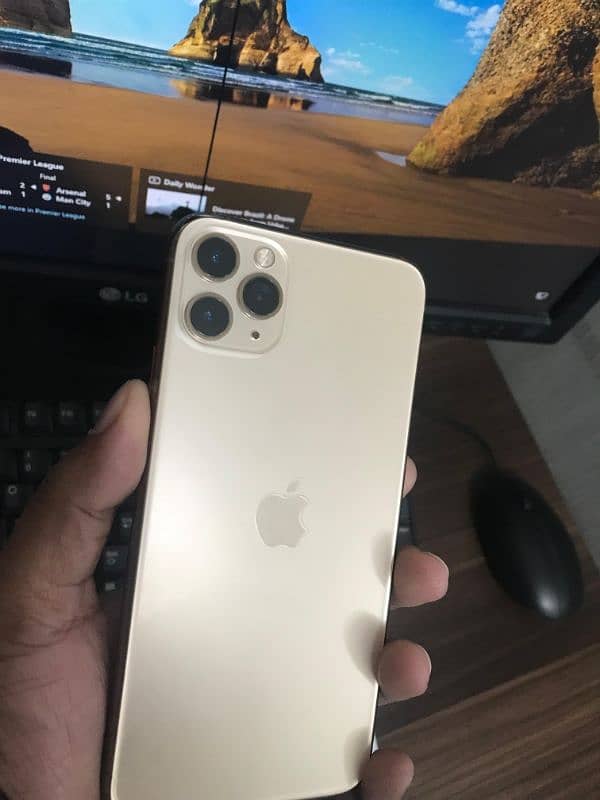 IPhone 11 Pro Max Golden Colour 4