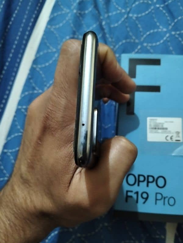 F19 pro 8gb 128 condition 10/10 7