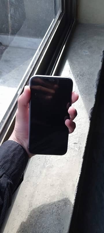 iPhone 11 3