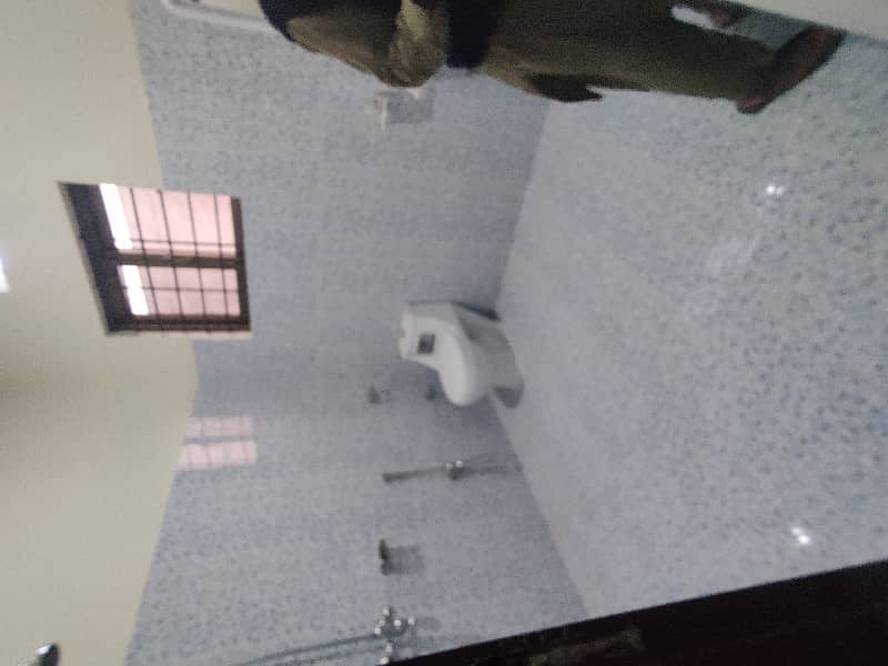 1 Kanal Seprate House For Rent 3