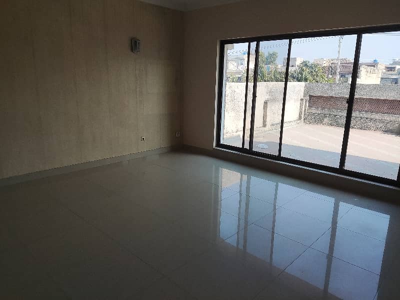 2 KANAL HOUSE AVAILABLE FOR RENT FOR OFFICE 18