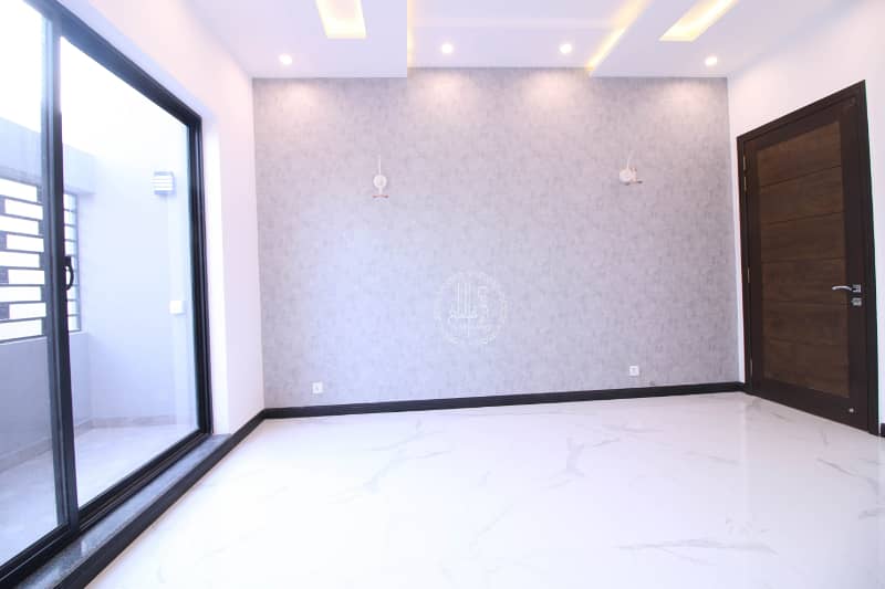 30 MARLA LIKE A BRAND NEW MOST BEAUTIFULL HOUSE AVAILABLE FOR RENT IN DHA PHASE 5 30