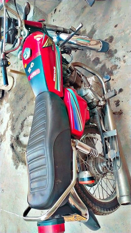 Honda 125 good condition janian urgent sale koi Kam nai hone Wala 0