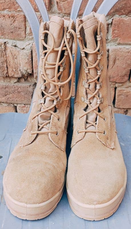 Army Boots. Only 5 days Used. original service Brand 1