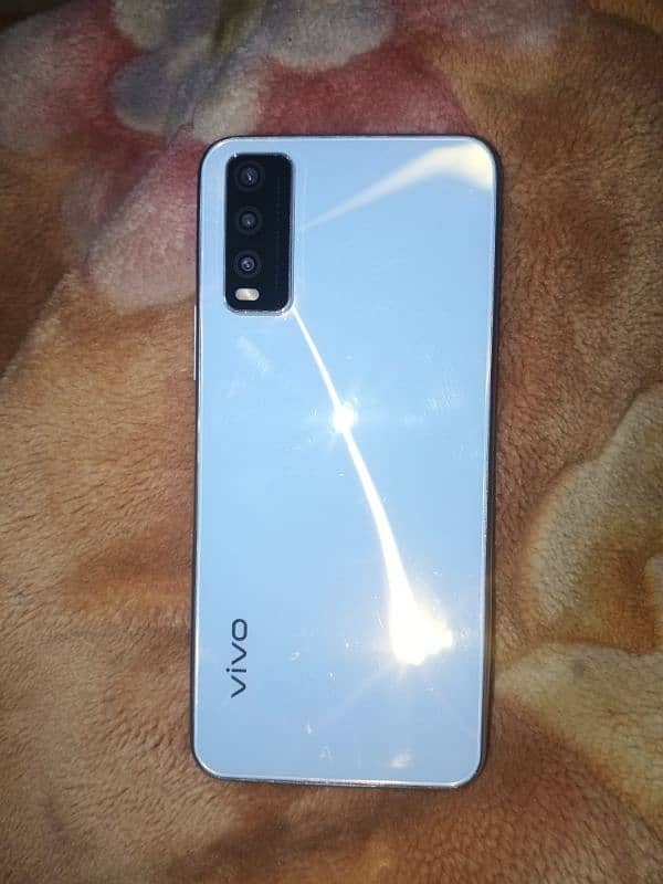 vivo y20s 4/128 just back change  18000 0