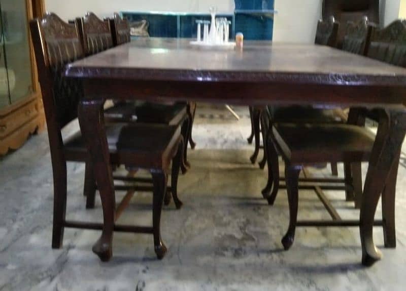 Dining table. (03076789122) 0