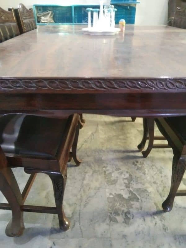 Dining table. (03076789122) 1