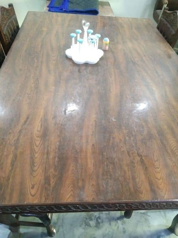 Dining table. (03076789122) 2