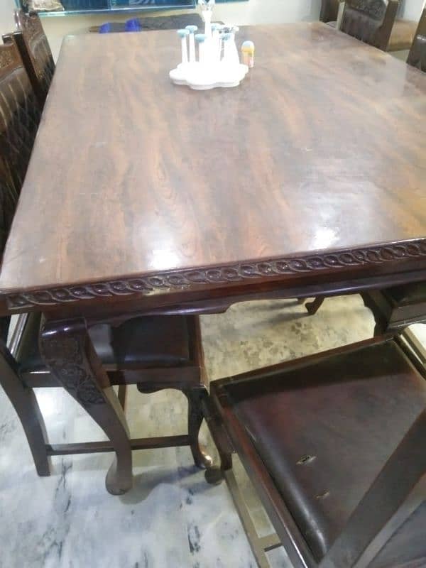 Dining table. (03076789122) 3