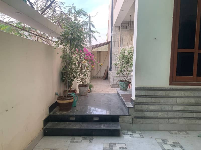 Luxury 300-Yard Bungalow For Rent In DHA Phase 7 Just Like New! 9