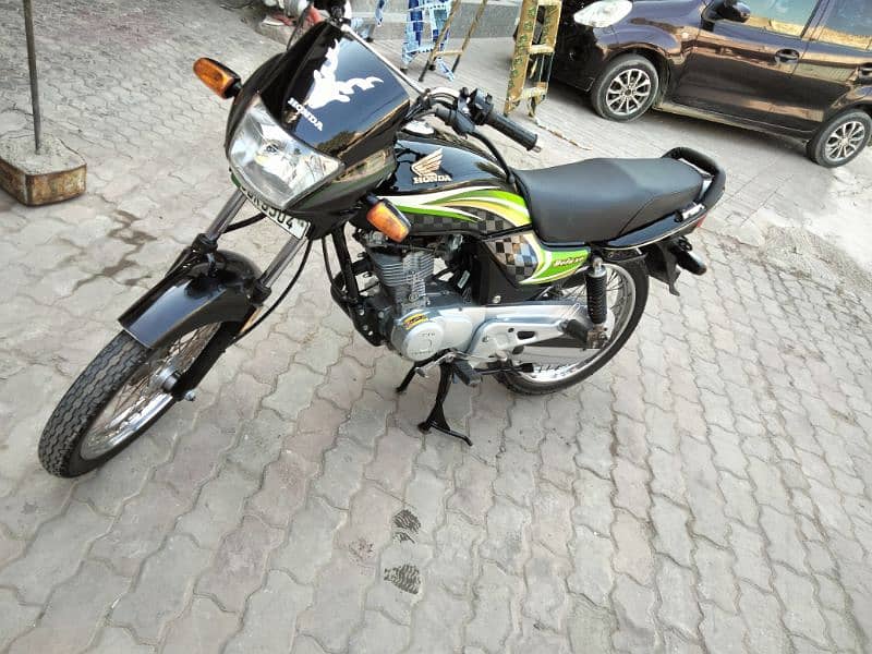 Honda Deluxe 125cc . , 03033258935 6