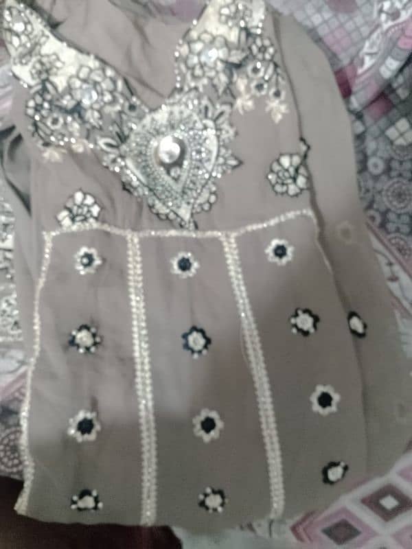 Ladies 3 peice suit for sale only in 1500 16