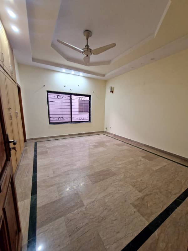 3 Beds 1 Kanal Upper Portion Prime Location for Rent in DHA Phase 4 Lahore. 7