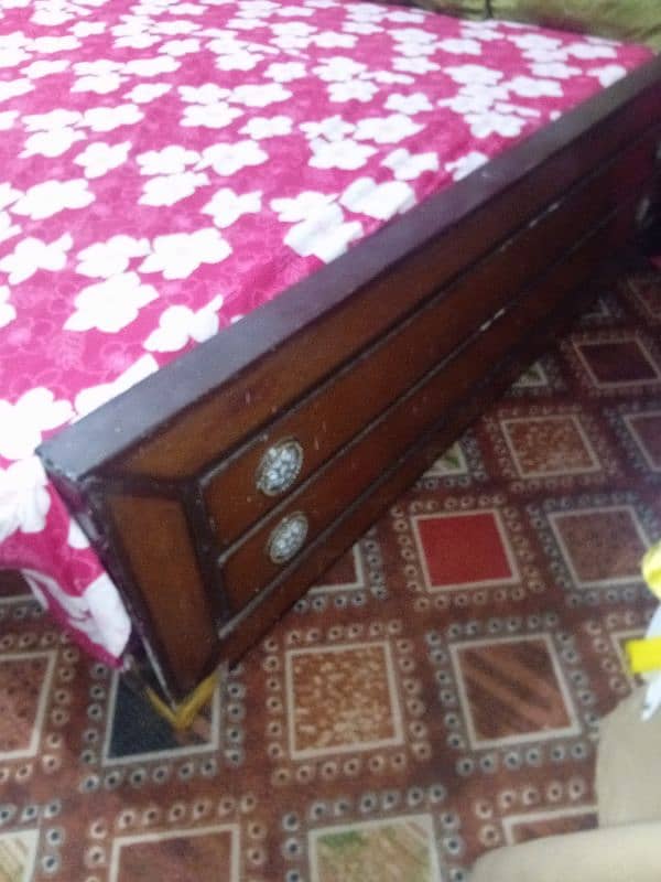 bed ha wooden ka 1