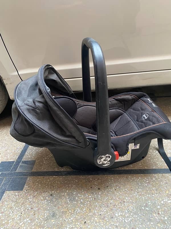 Mom squad baby cot/car-seat good condition + airbag 2