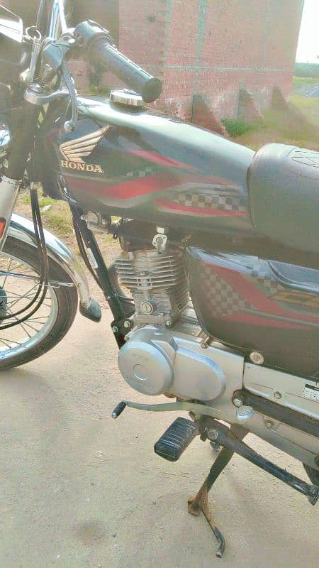 honda 125.  . . 03019777147 1