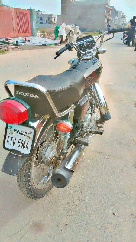 honda 125.  . . 03019777147 8