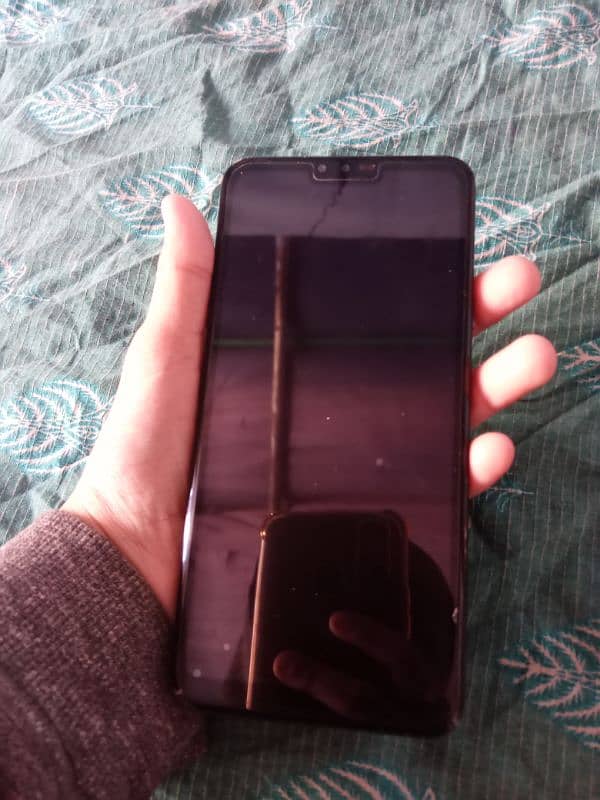 lg v 40thing 6 64GB condition 10 by 9 small front crack 60 fps 845 snp 3