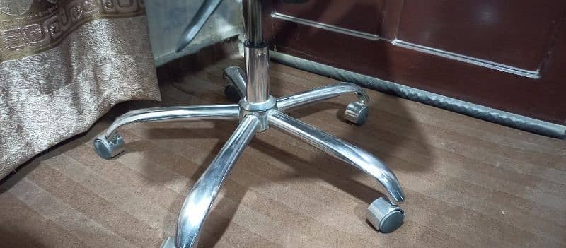 Office revolving chair for sale 4