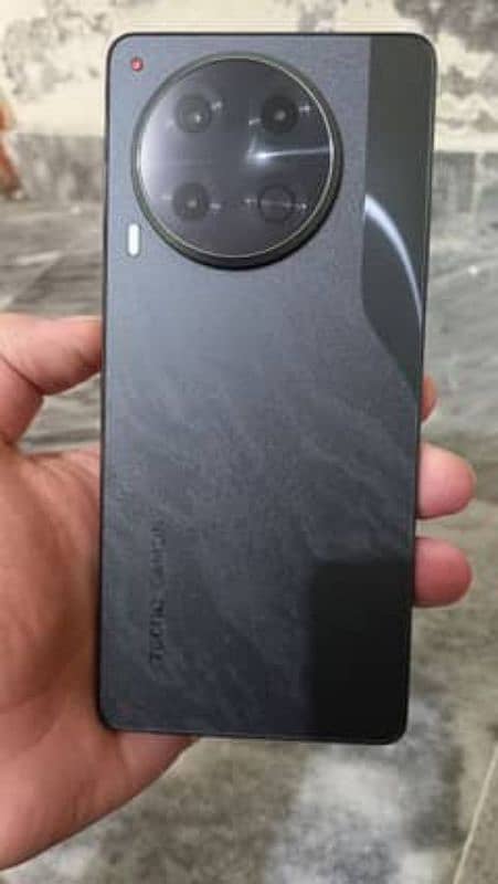 Tecno camon 30 0