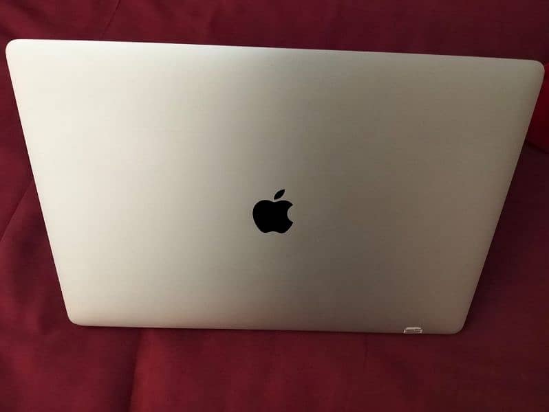 MacBook pro 2016 - 15" - 16/512 with 2 GB Radeon GPU 1